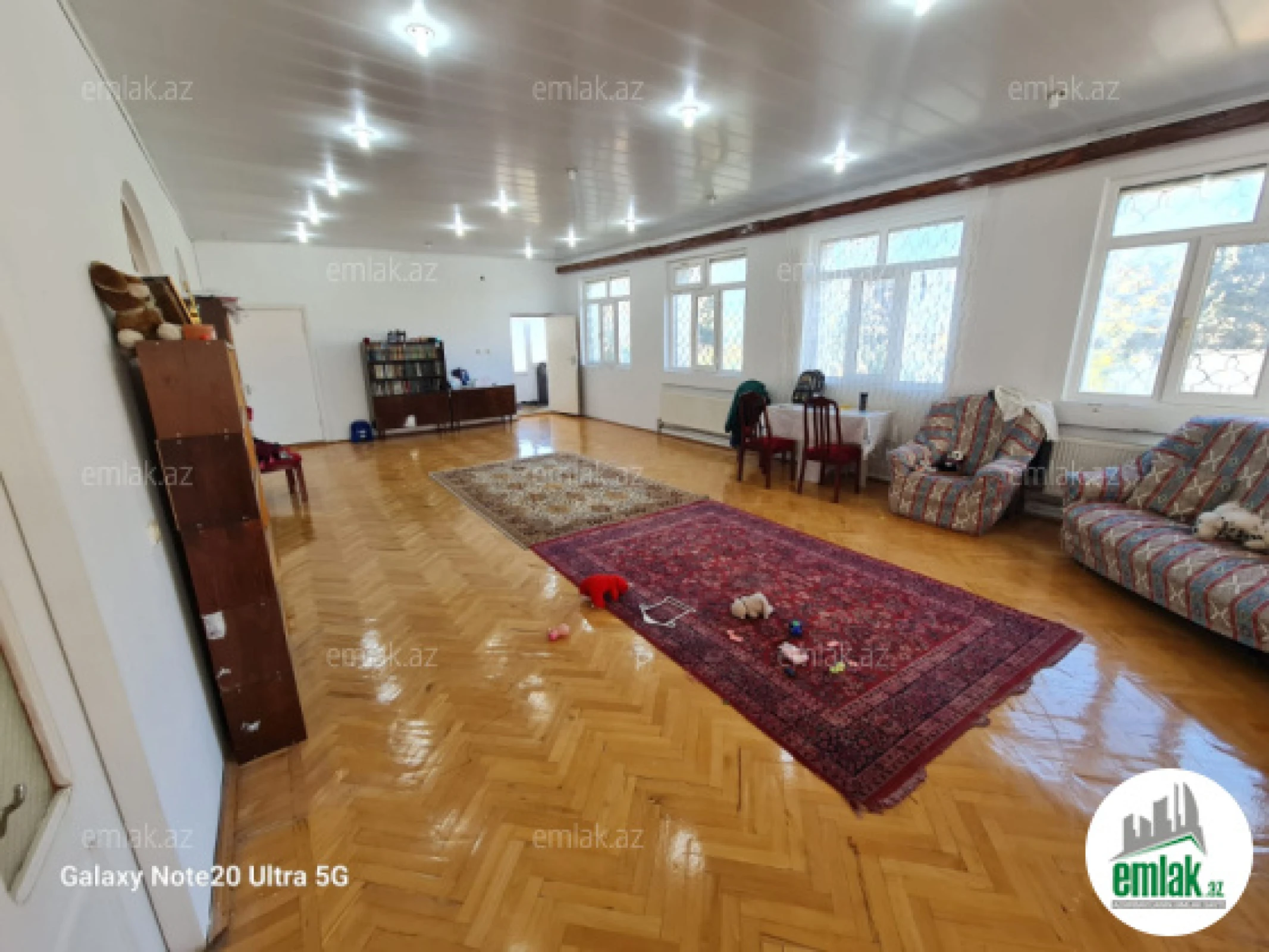 Satılır 7 otaqlı mənzil 500 m²