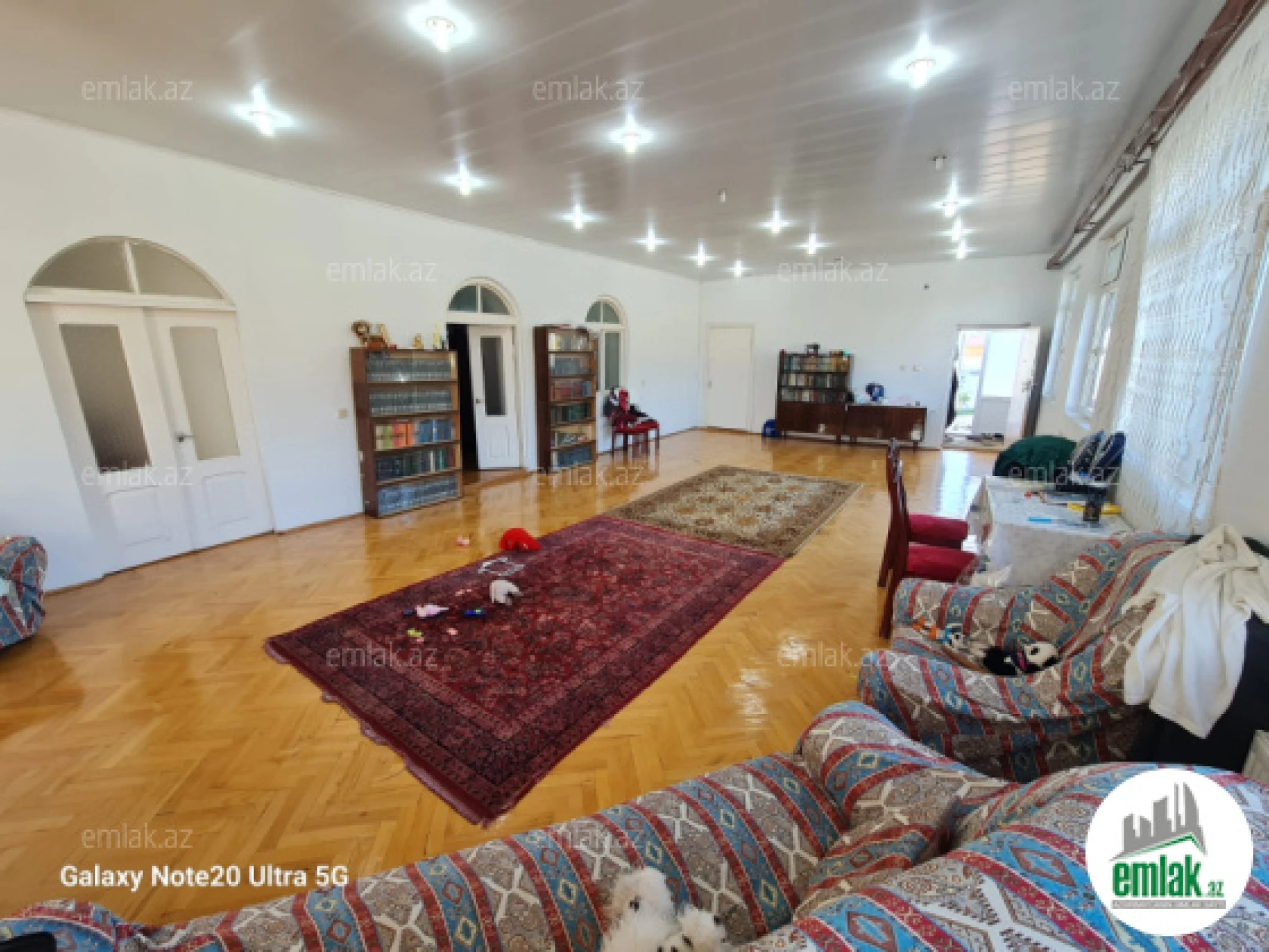 Satılır 7 otaqlı mənzil 500 m²