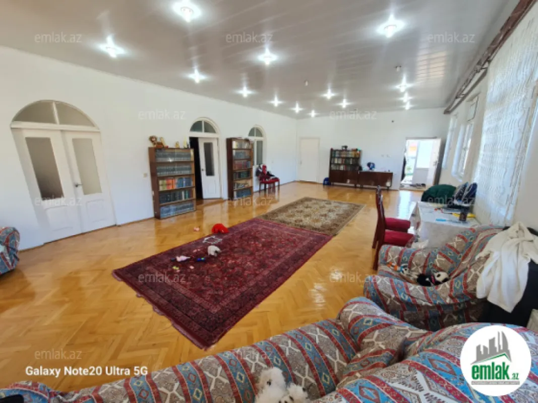 Satılır 7 otaqlı mənzil 500 m²