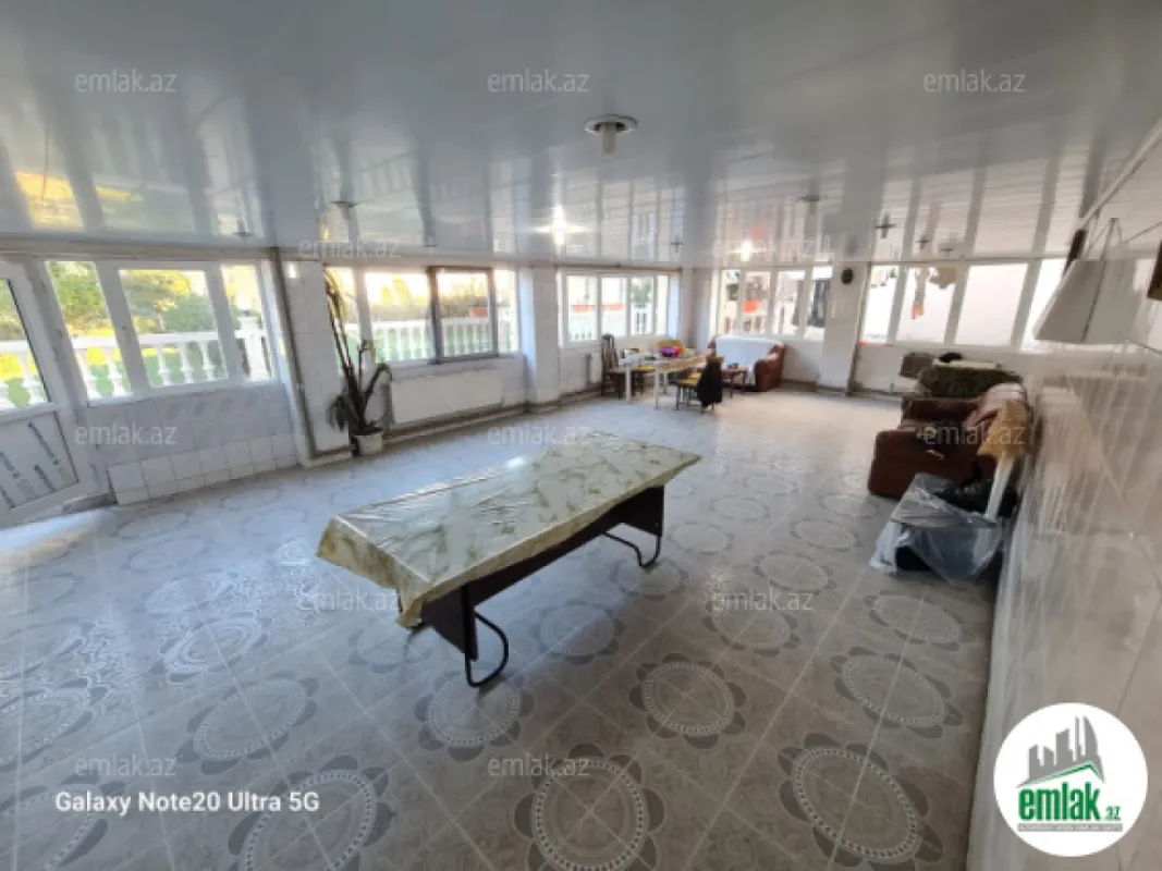 Satılır 7 otaqlı mənzil 500 m²