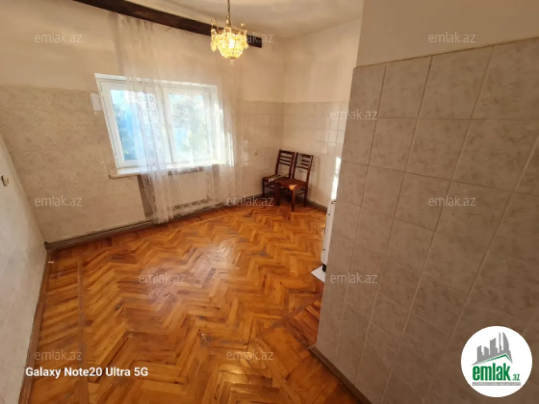 Satılır 7 otaqlı mənzil 500 m²