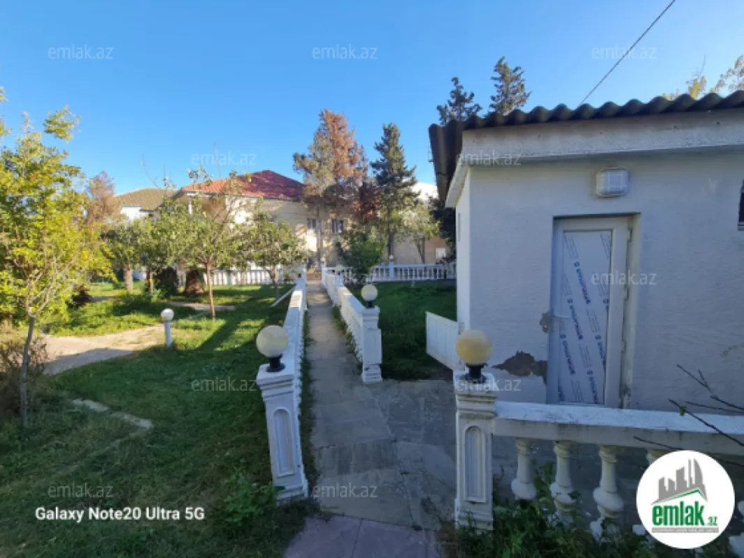 Satılır 7 otaqlı mənzil 500 m²