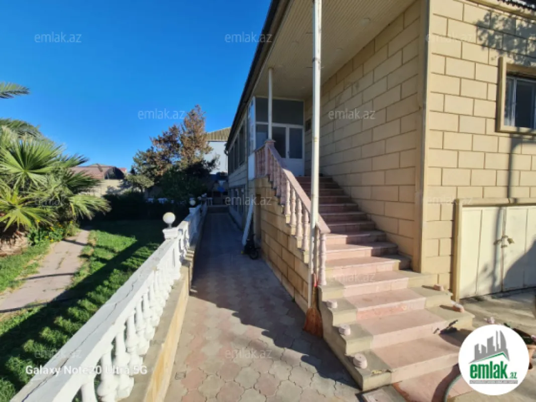 Satılır 7 otaqlı mənzil 500 m²
