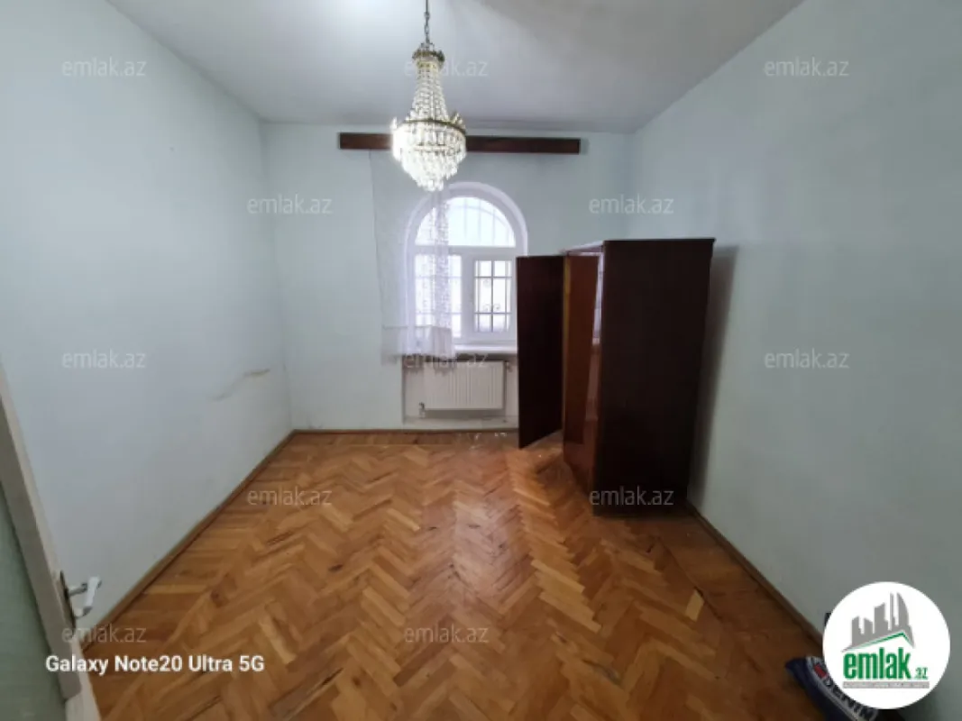 Satılır 7 otaqlı mənzil 500 m²