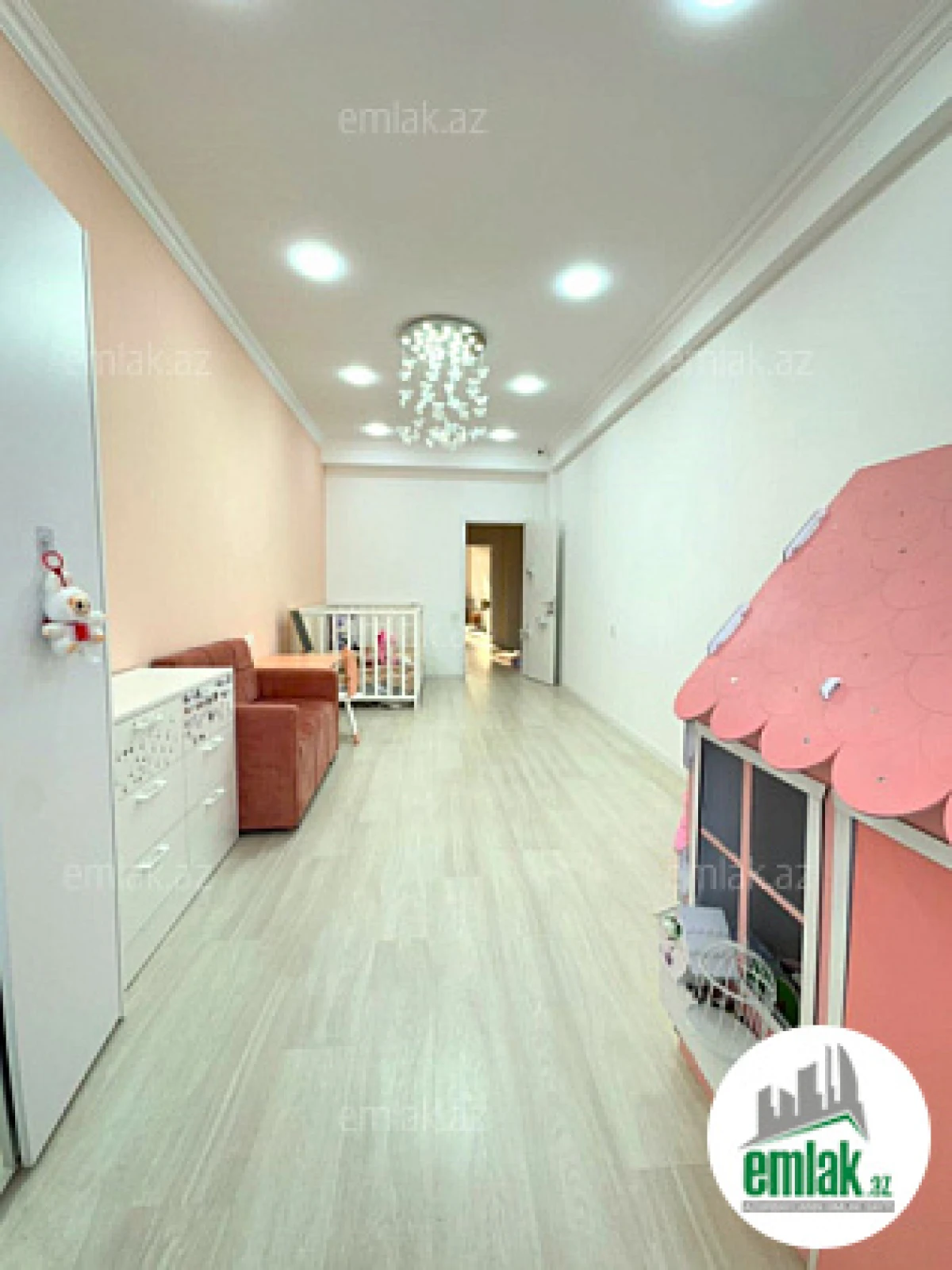 Satılır 3 otaqlı yeni tikili 140 m²