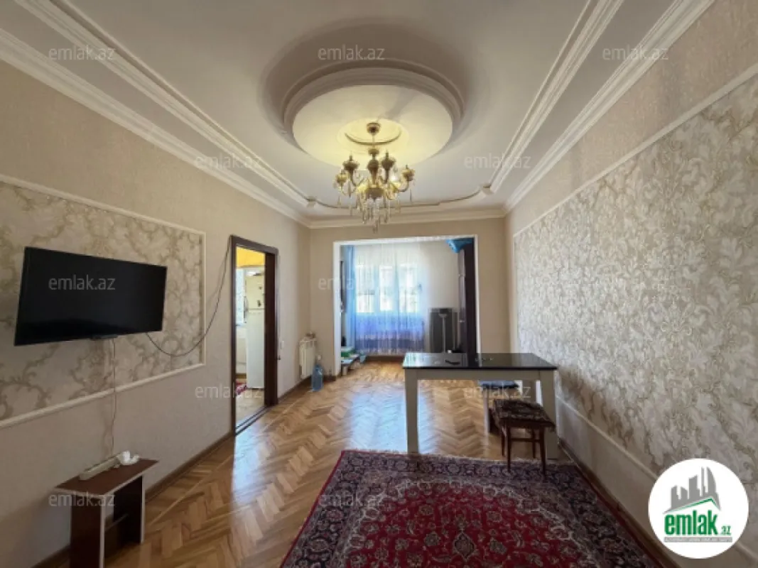 Satılır 2 otaqlı köhnə tikili 58 m²