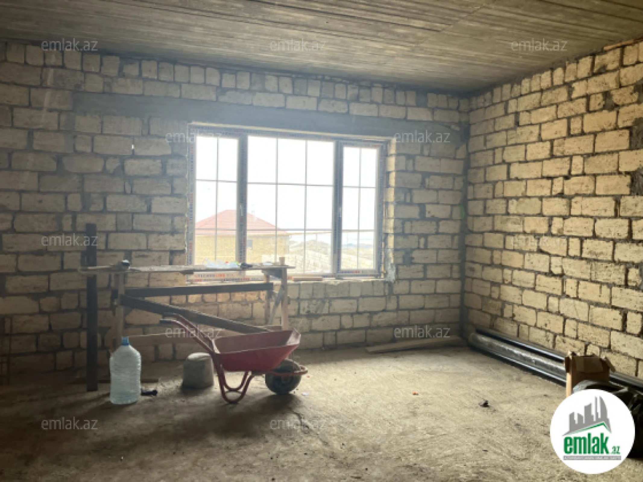 Satılır 4 otaqlı həyət evi 140 m²