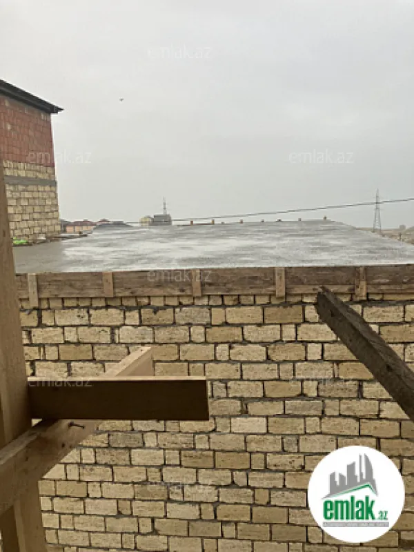 Satılır 4 otaqlı həyət evi 140 m²