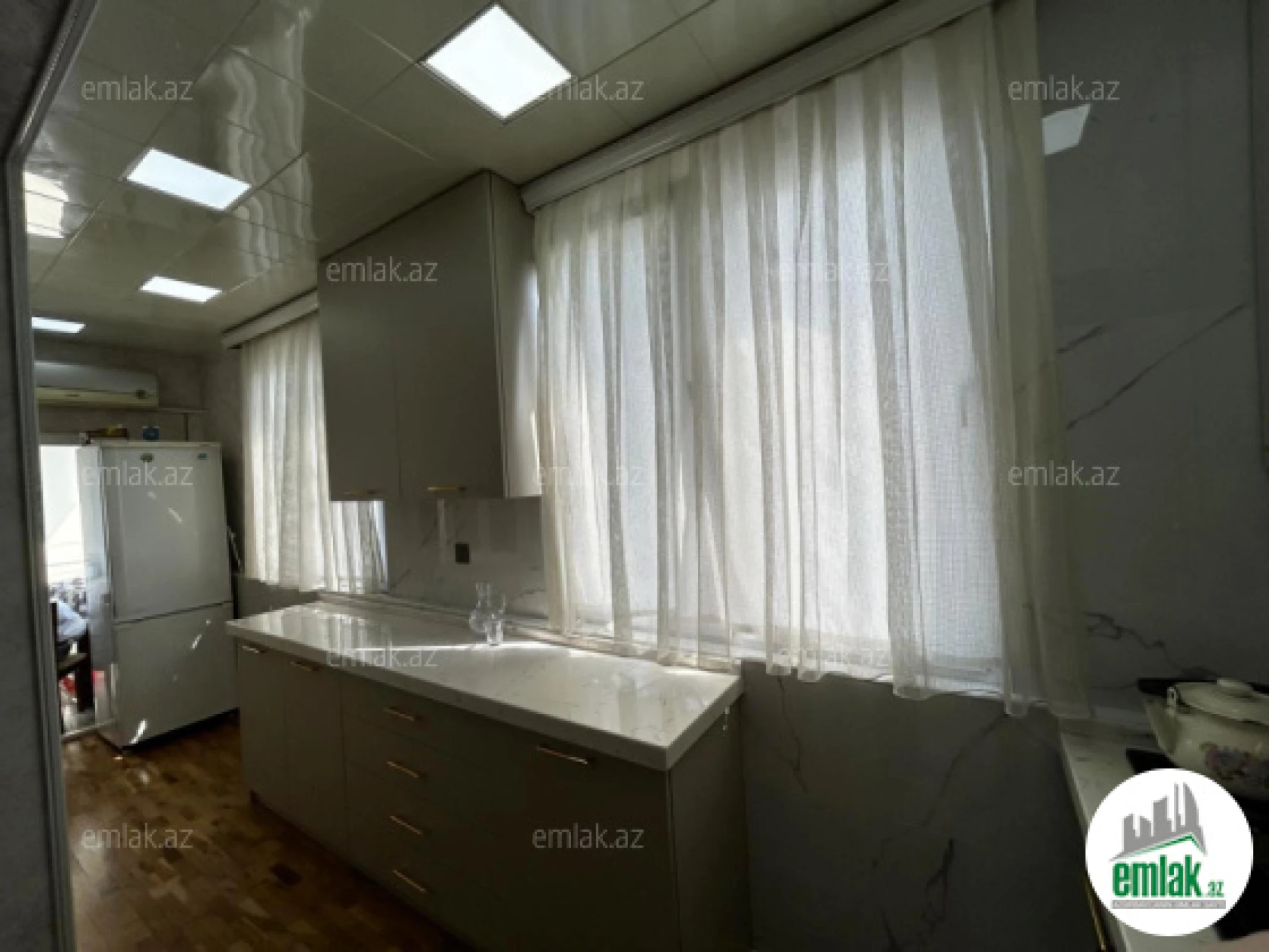 Satılır 3 otaqlı köhnə tikili 75 m²