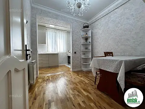 Satılır 3 otaqlı köhnə tikili 75 m²