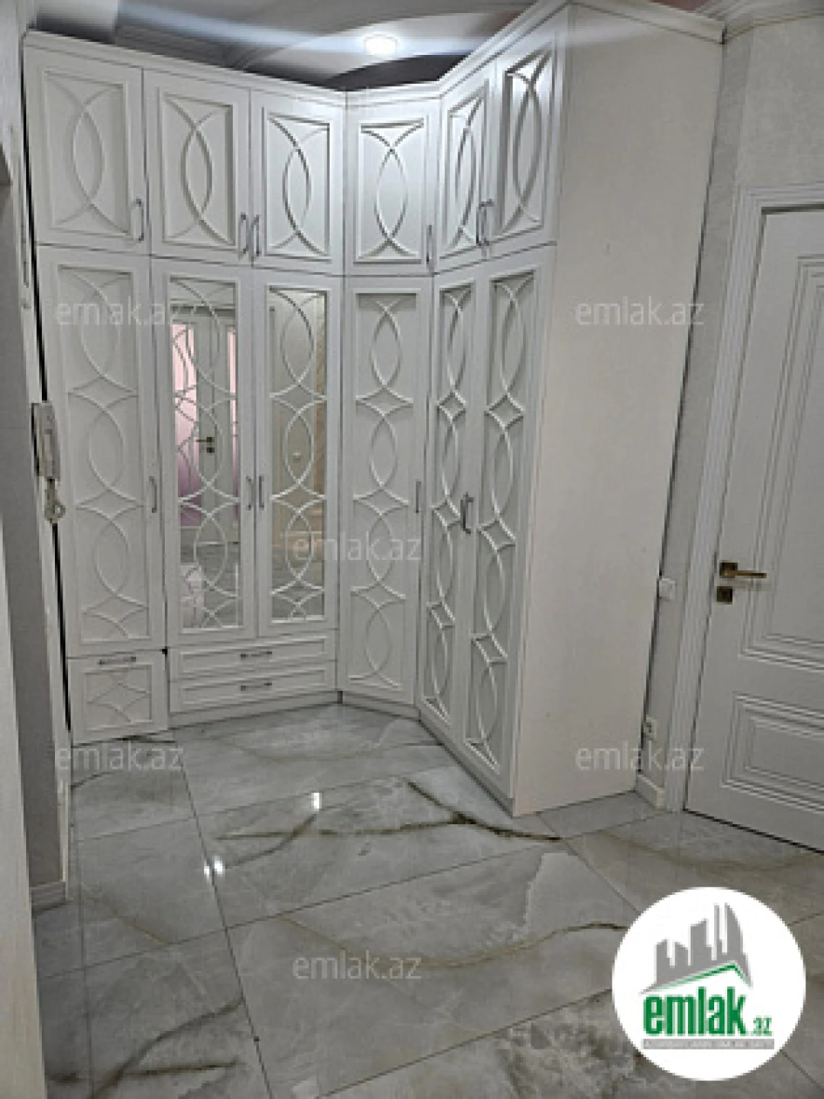 Satılır 3 otaqlı yeni tikili 110 m²