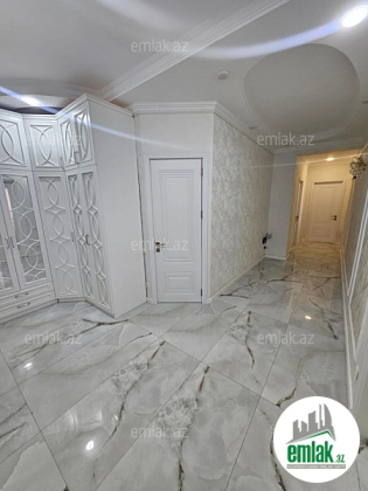 Satılır 3 otaqlı yeni tikili 110 m²