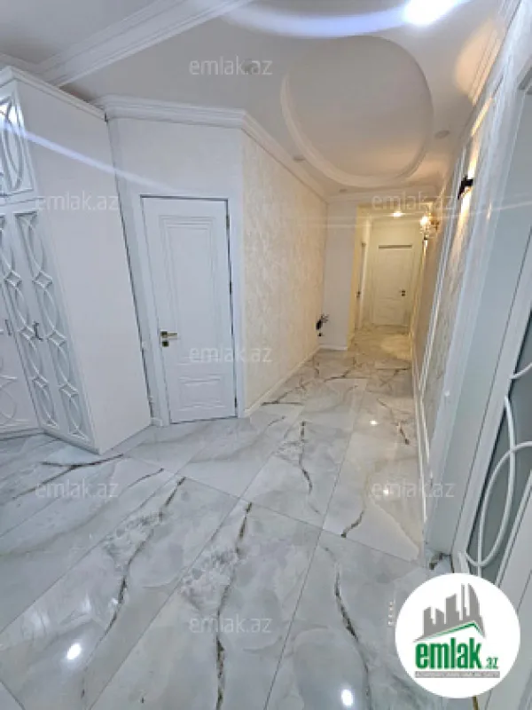 Satılır 3 otaqlı yeni tikili 110 m²