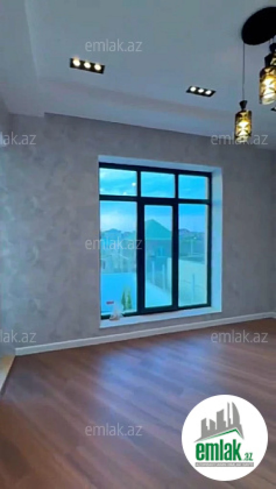 Satılır 5 otaqlı mənzil 250 m²