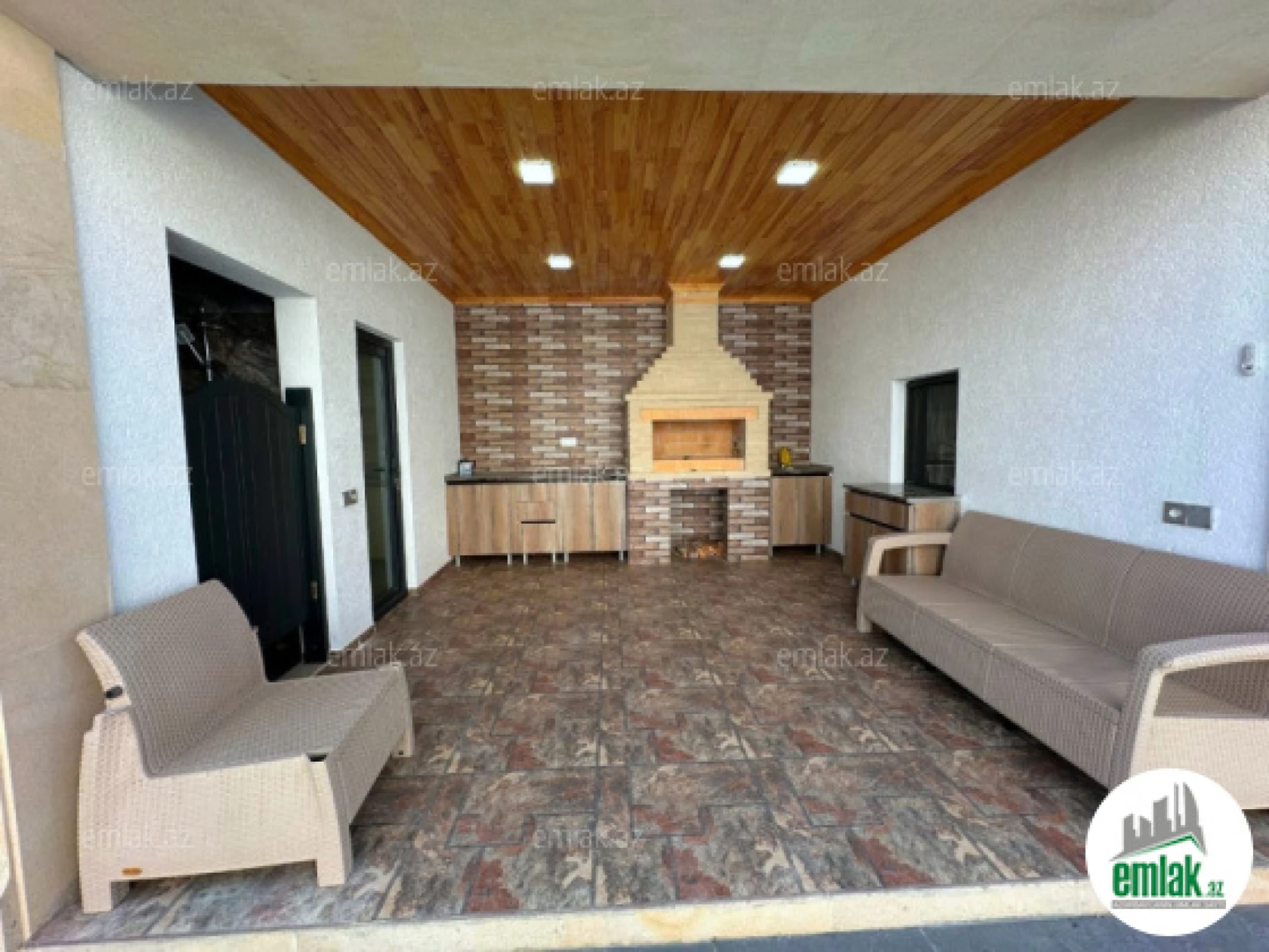 Satılır 5 otaqlı mənzil 250 m²