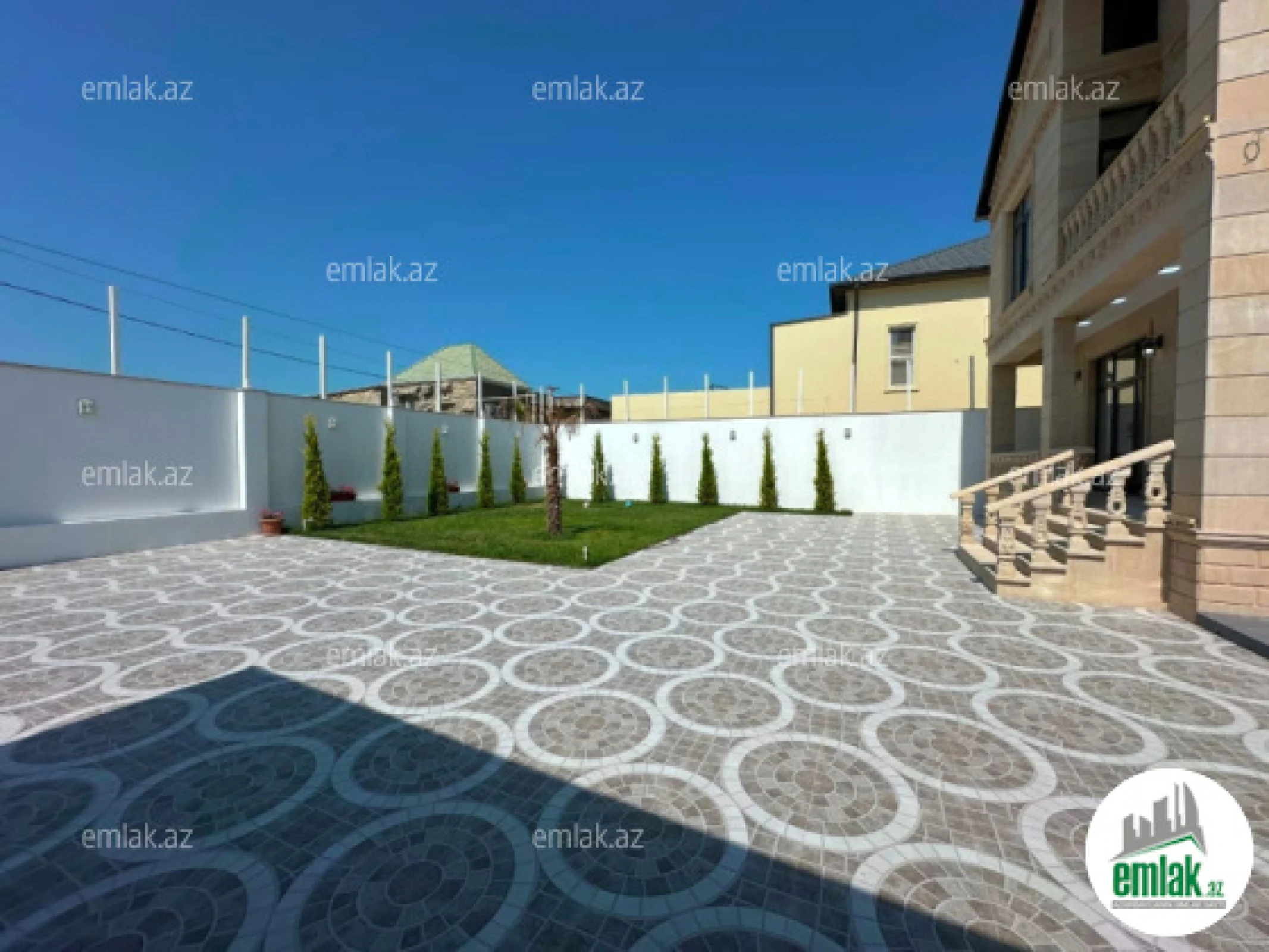 Satılır 5 otaqlı mənzil 250 m²