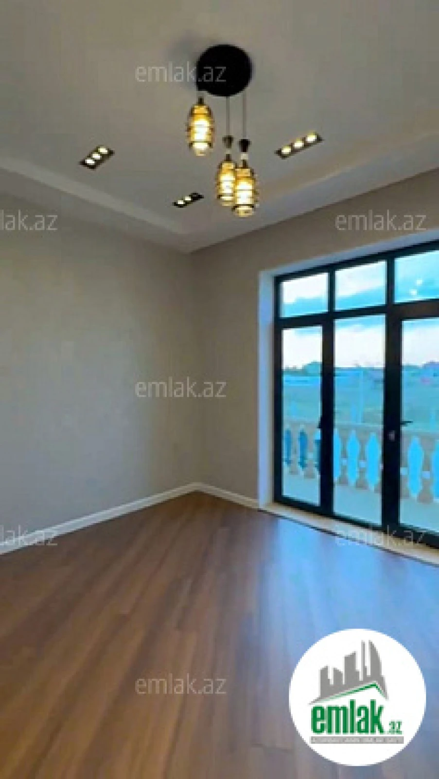 Satılır 5 otaqlı mənzil 250 m²