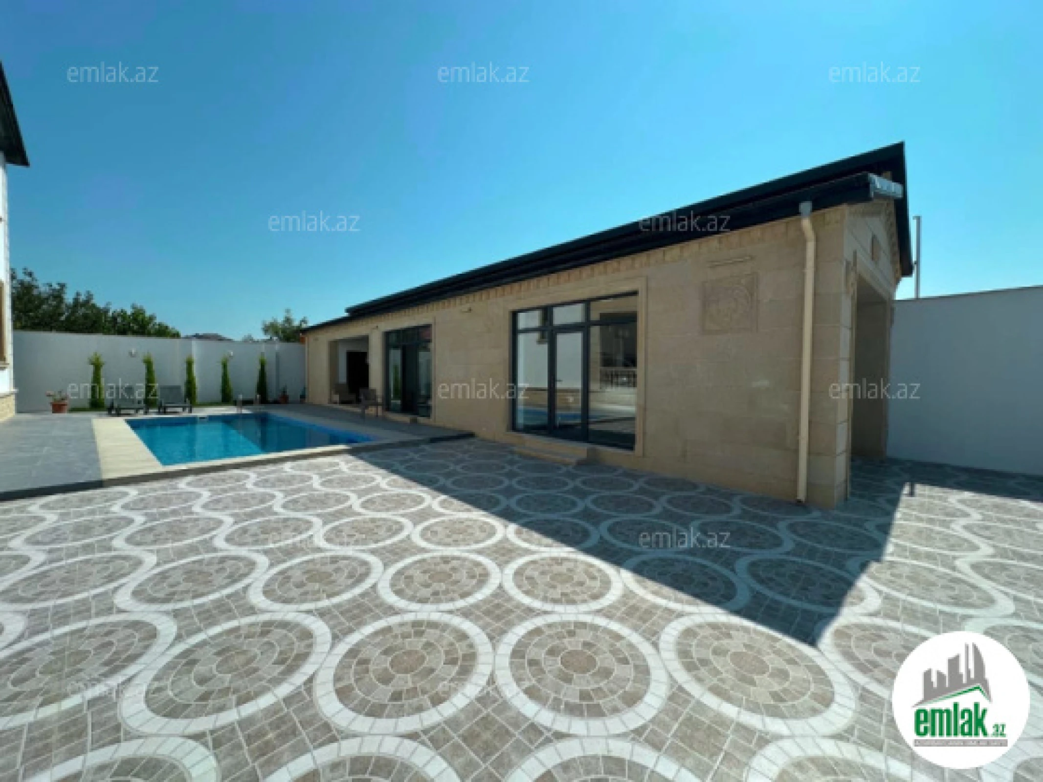 Satılır 5 otaqlı mənzil 250 m²