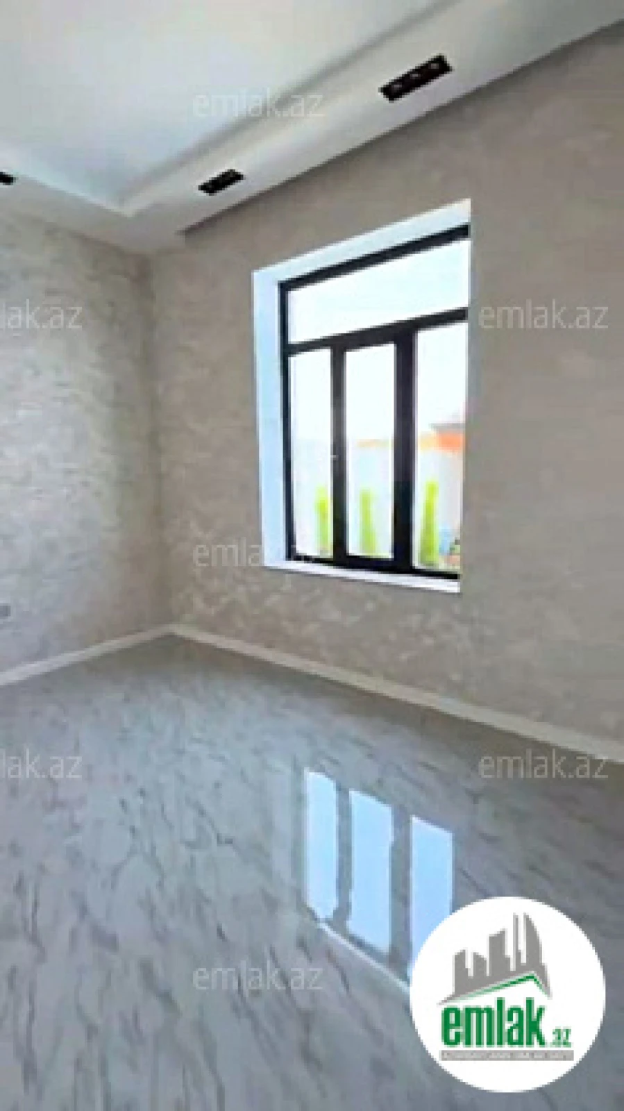 Satılır 5 otaqlı mənzil 250 m²