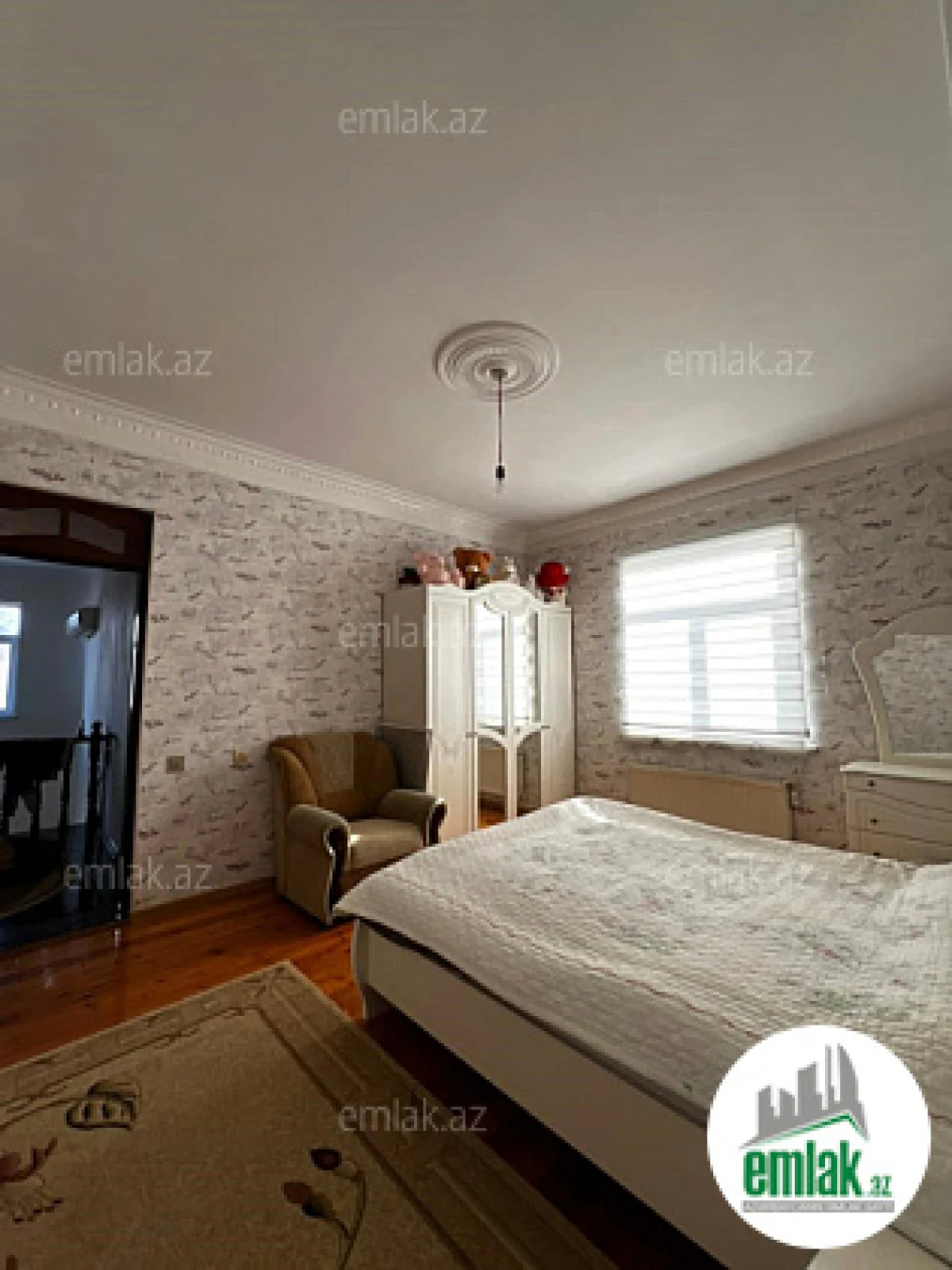 Satılır 6 otaqlı həyət evi 200 m²