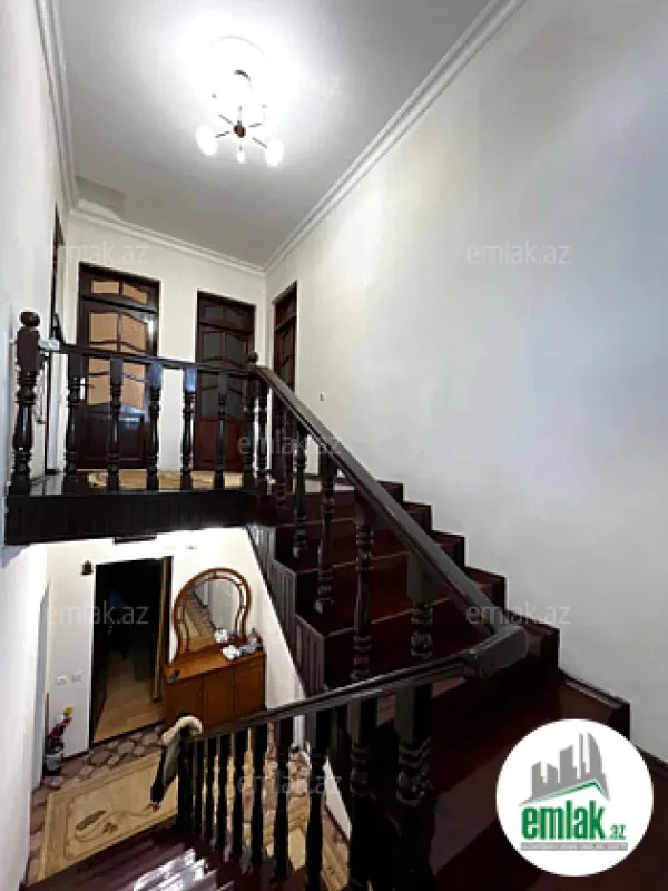 Satılır 6 otaqlı həyət evi 200 m²