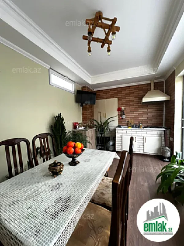 Satılır 6 otaqlı həyət evi 200 m²