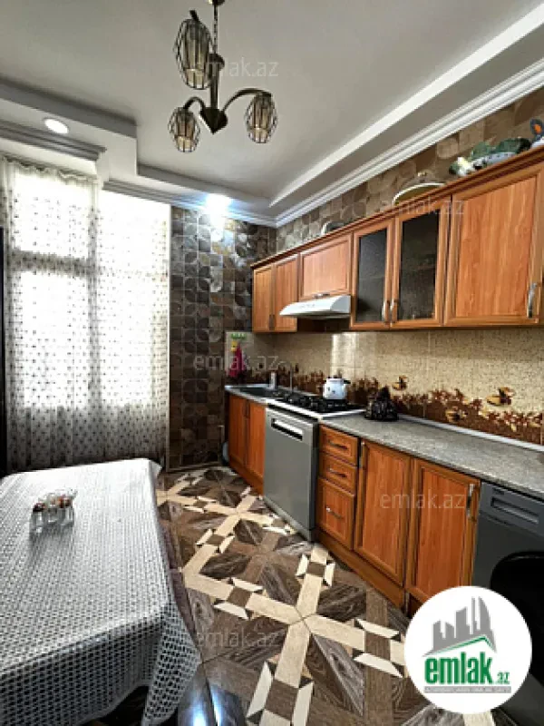 Satılır 6 otaqlı həyət evi 200 m²