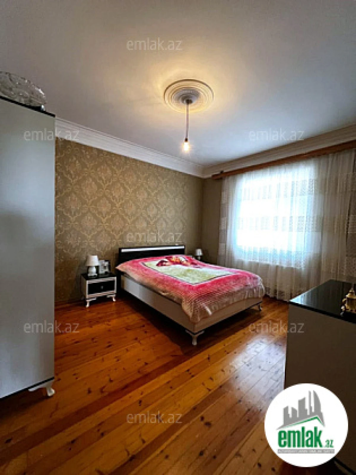 Satılır 6 otaqlı həyət evi 200 m²