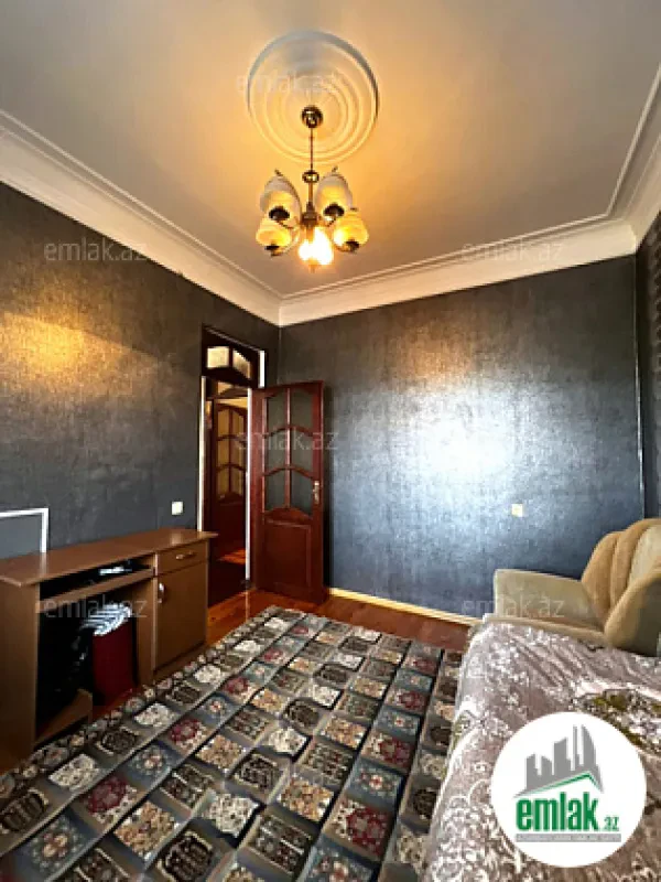 Satılır 6 otaqlı həyət evi 200 m²