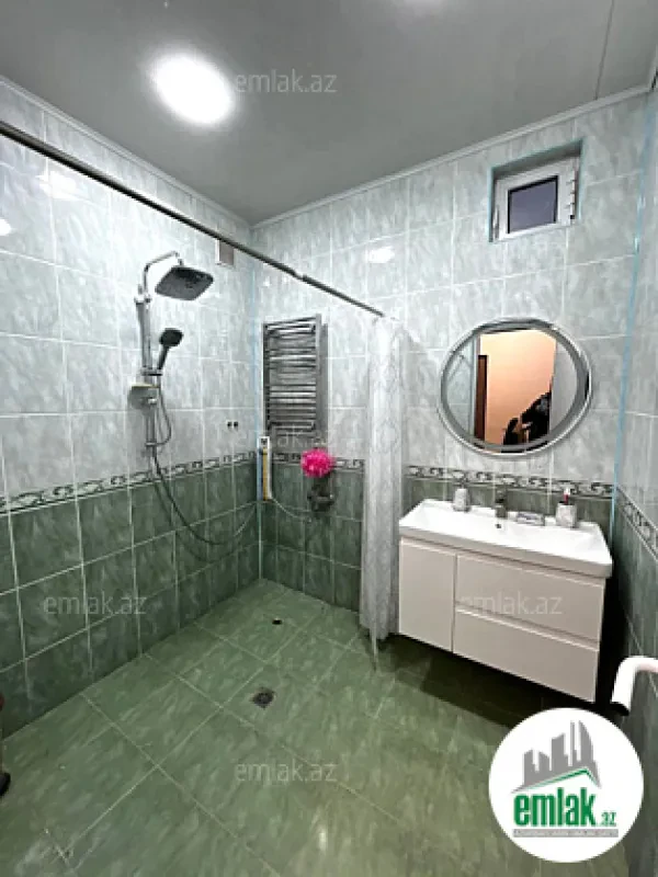 Satılır 6 otaqlı həyət evi 200 m²