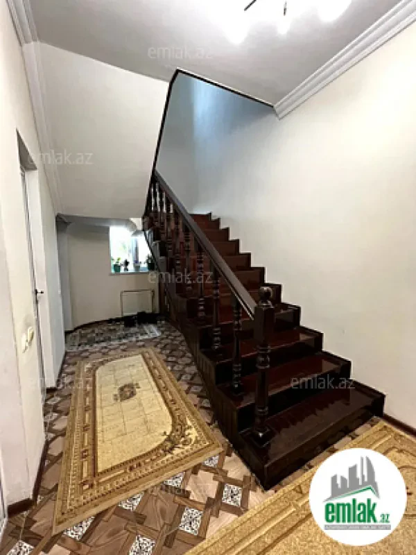 Satılır 6 otaqlı həyət evi 200 m²