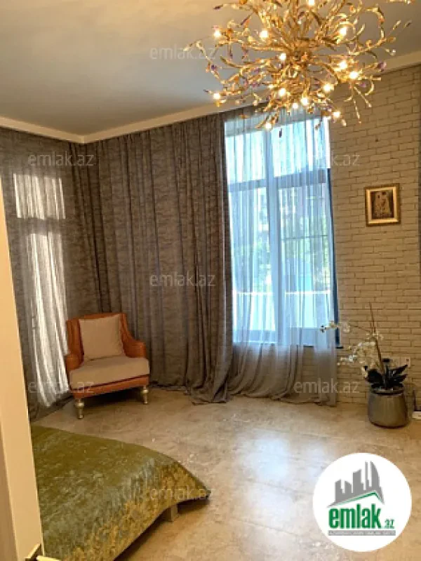 Satılır 6 otaqlı həyət evi 300 m²