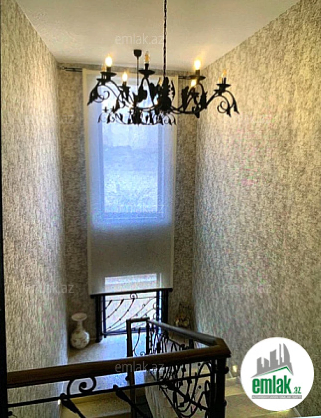 Satılır 6 otaqlı həyət evi 300 m²