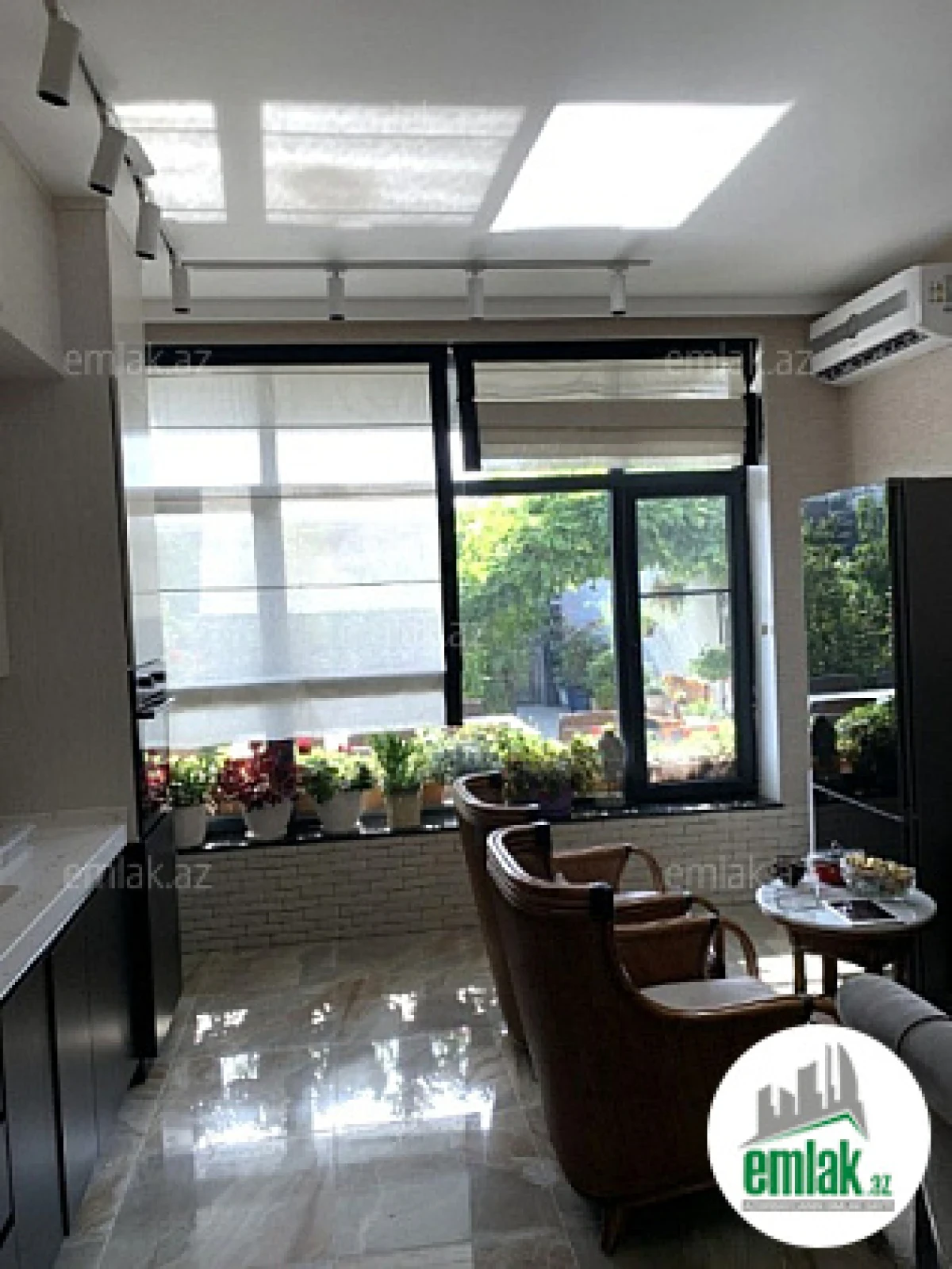 Satılır 6 otaqlı həyət evi 300 m²
