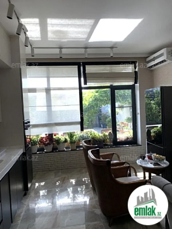 Satılır 6 otaqlı həyət evi 300 m²