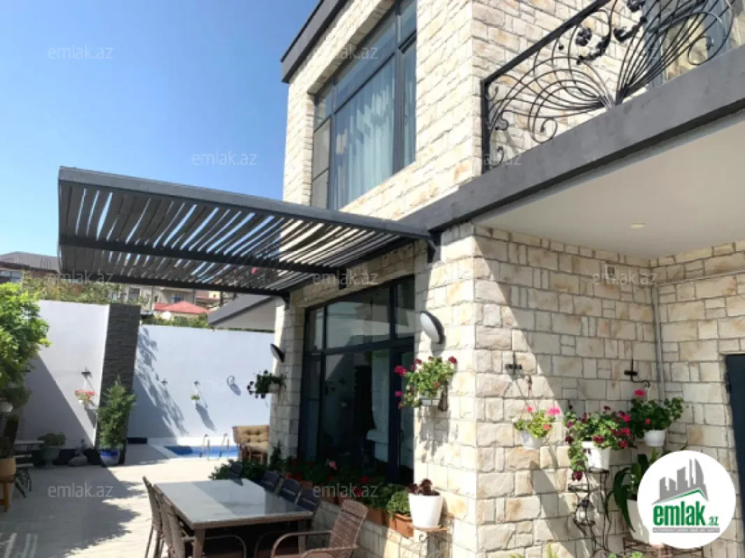 Satılır 6 otaqlı həyət evi 300 m²