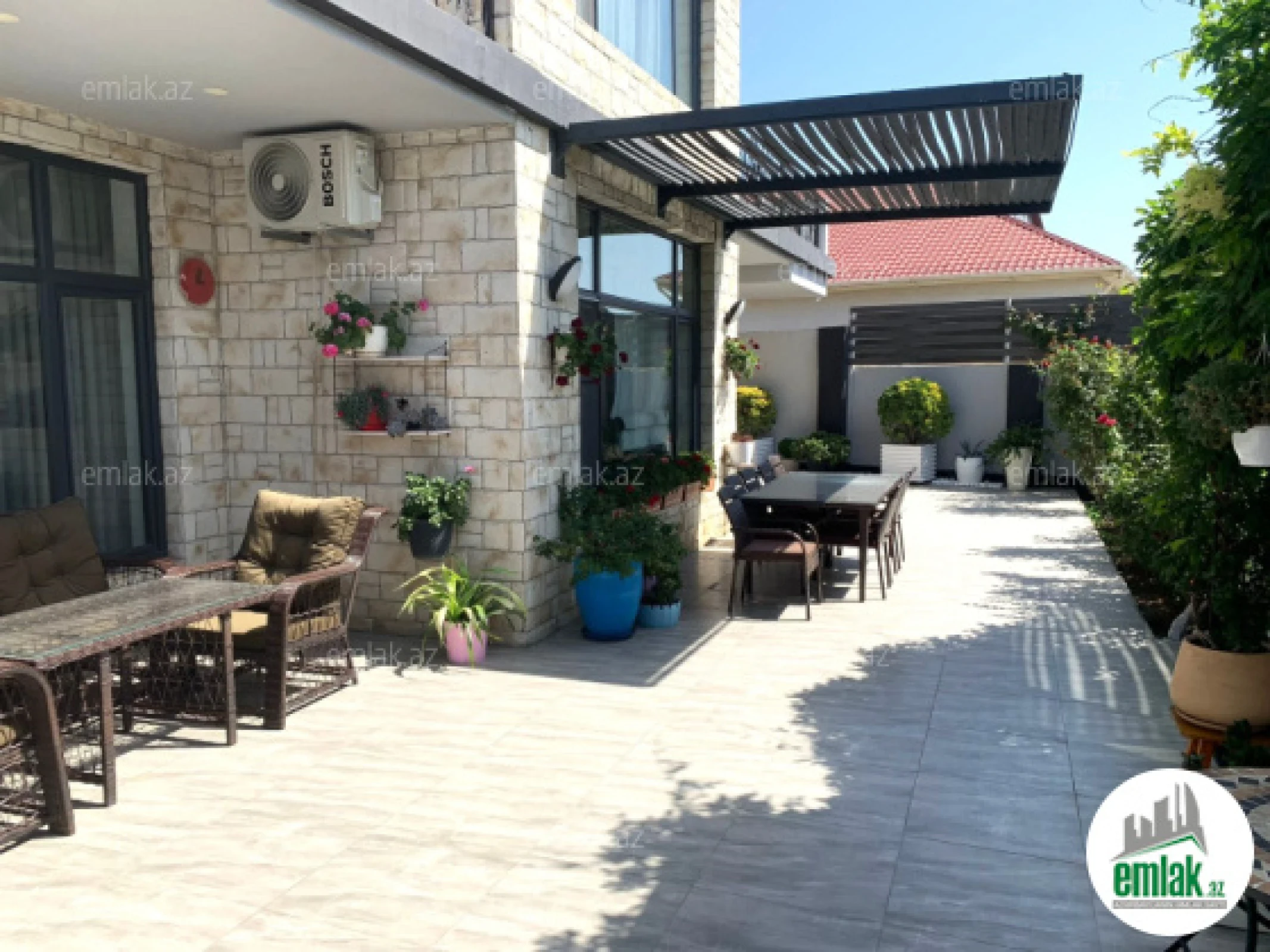 Satılır 6 otaqlı həyət evi 300 m²