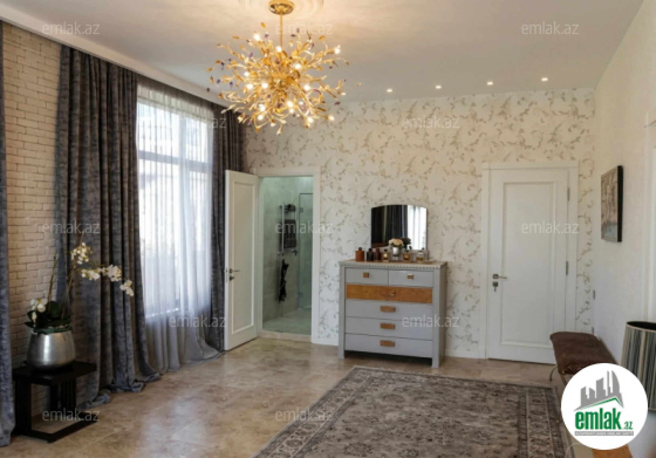 Satılır 6 otaqlı həyət evi 300 m²