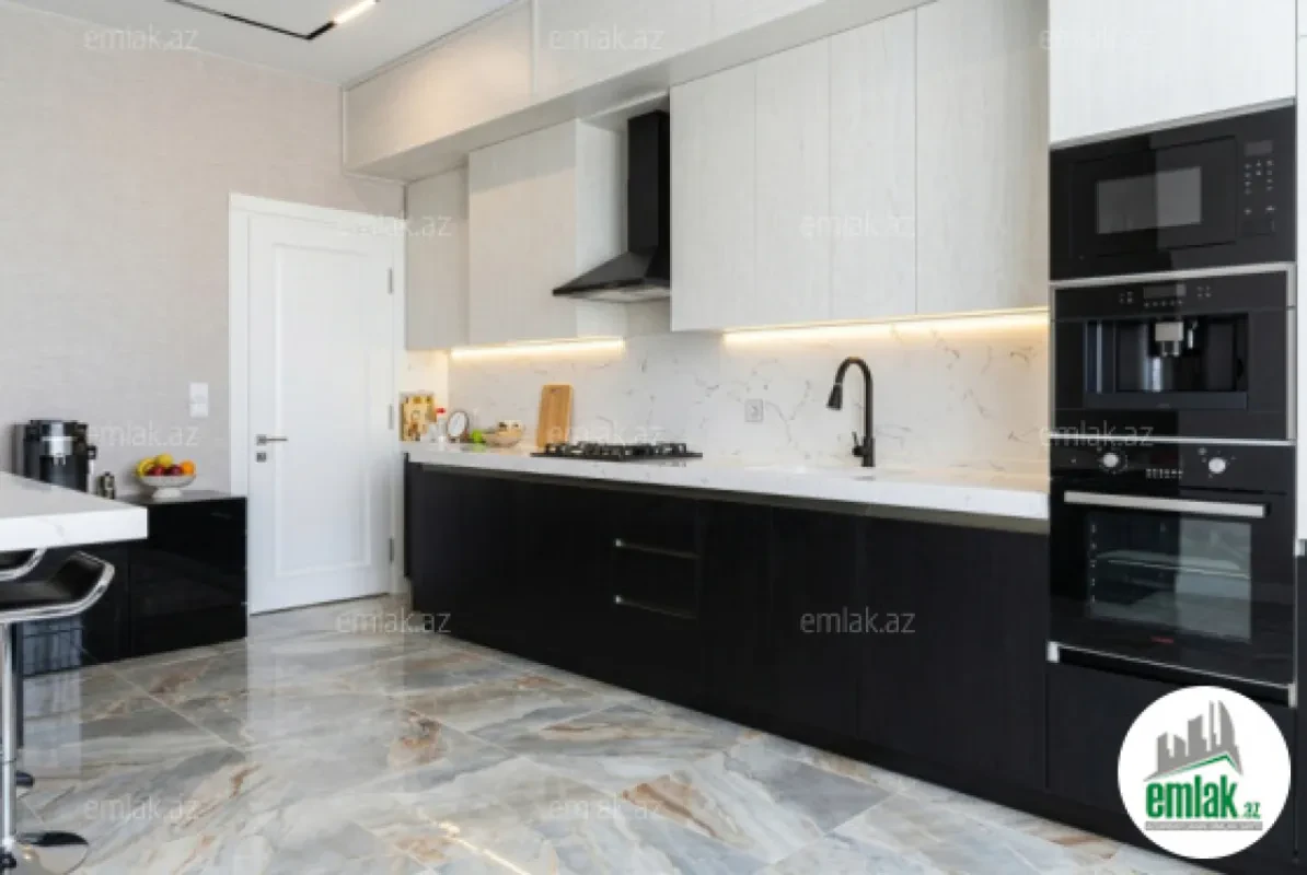 Satılır 6 otaqlı həyət evi 300 m²