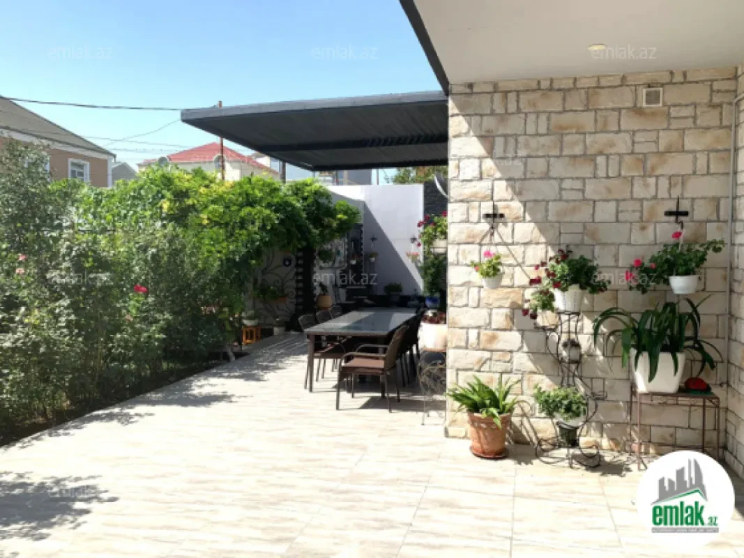 Satılır 6 otaqlı həyət evi 300 m²