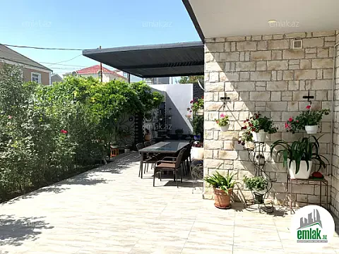 Satılır 6 otaqlı həyət evi 300 m²