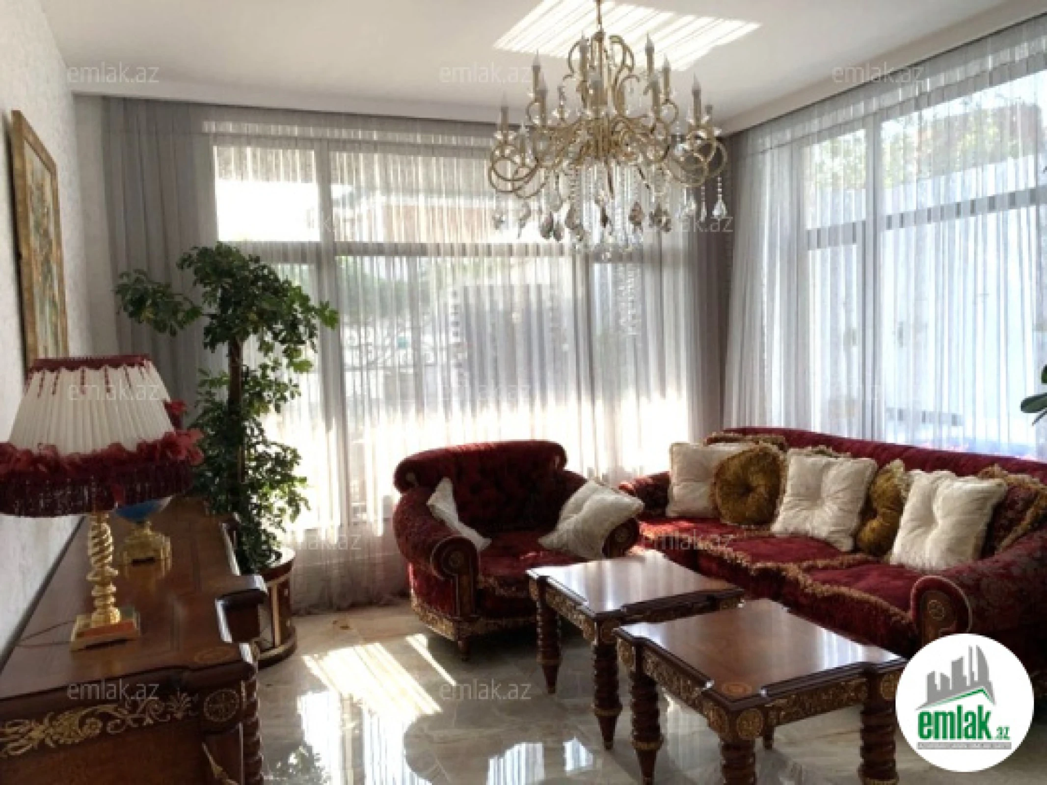 Satılır 6 otaqlı həyət evi 300 m²