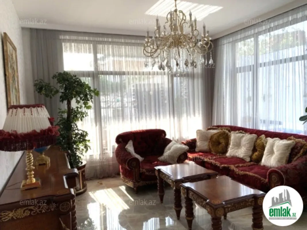 Satılır 6 otaqlı həyət evi 300 m²