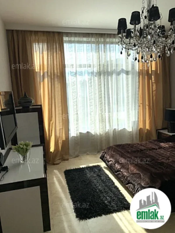 Satılır 6 otaqlı həyət evi 300 m²
