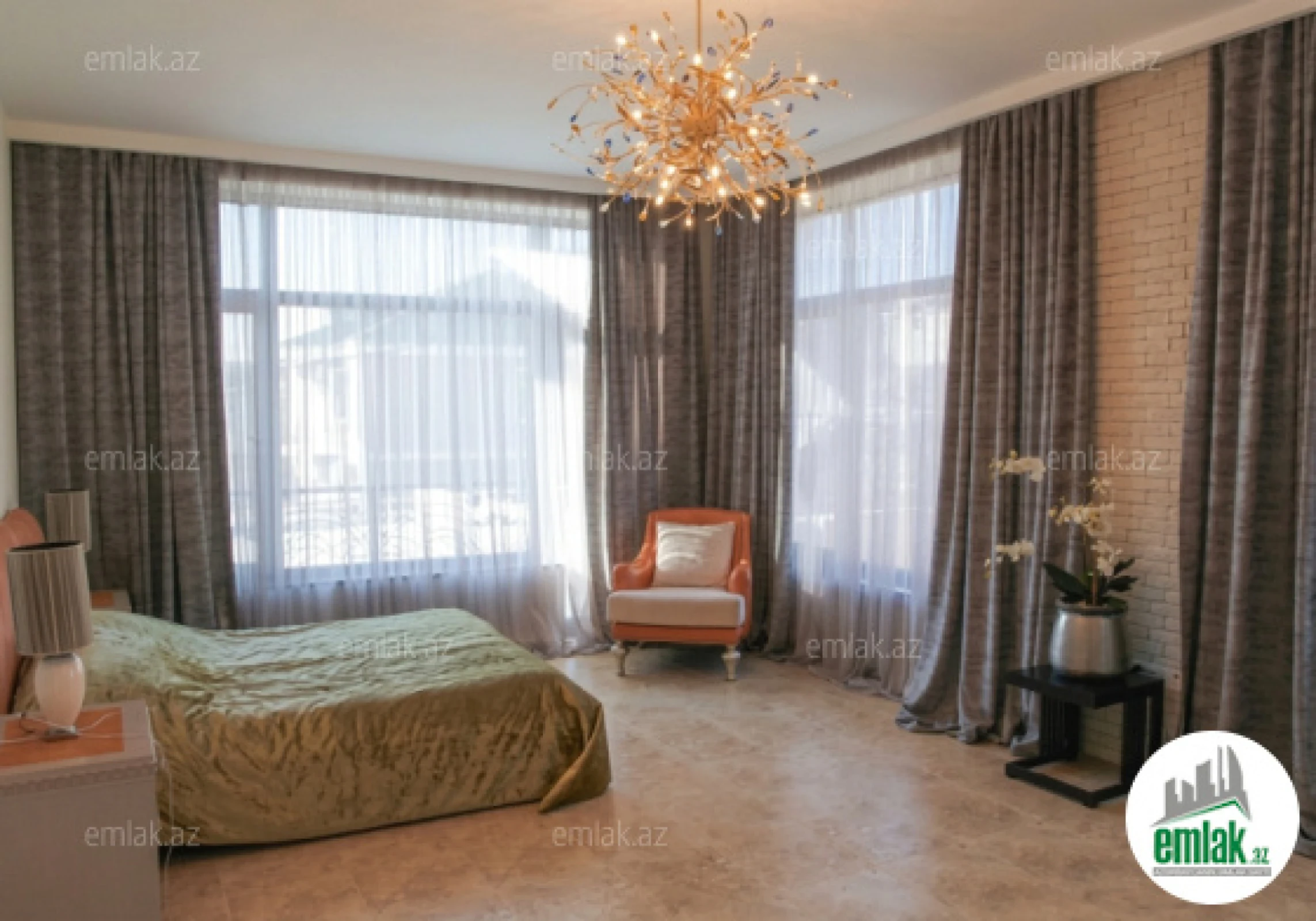 Satılır 6 otaqlı həyət evi 300 m²