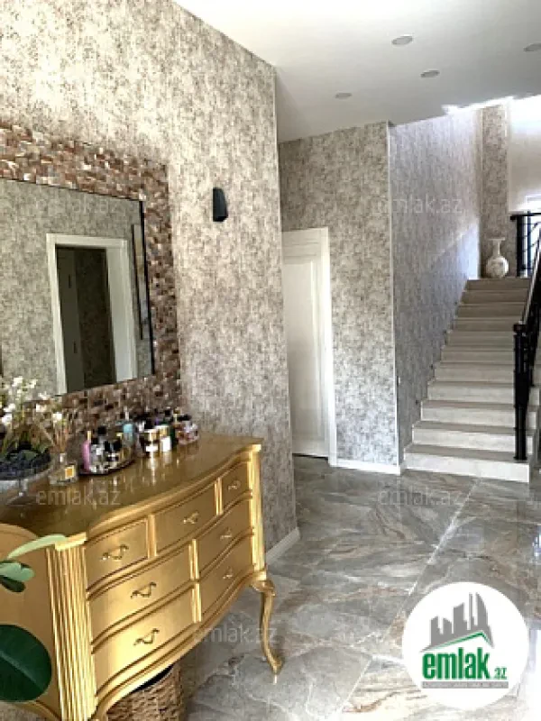 Satılır 6 otaqlı həyət evi 300 m²
