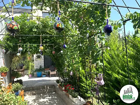 Satılır 6 otaqlı həyət evi 300 m²