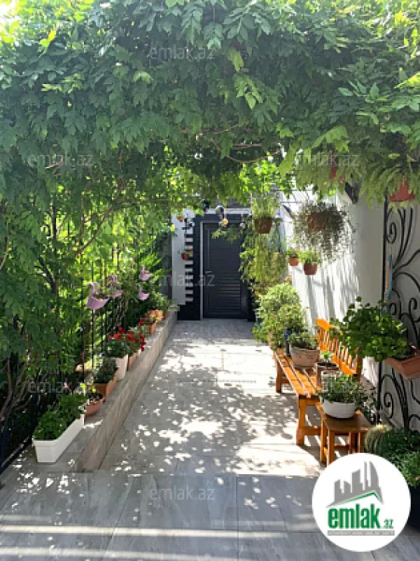 Satılır 6 otaqlı həyət evi 300 m²