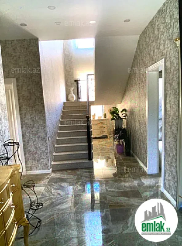 Satılır 6 otaqlı həyət evi 300 m²