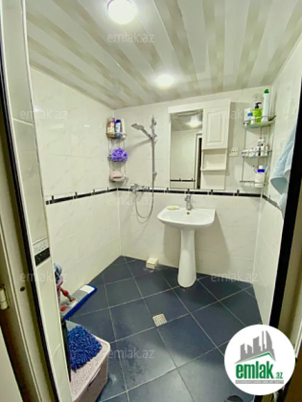 Satılır 3 otaqlı köhnə tikili 90 m²